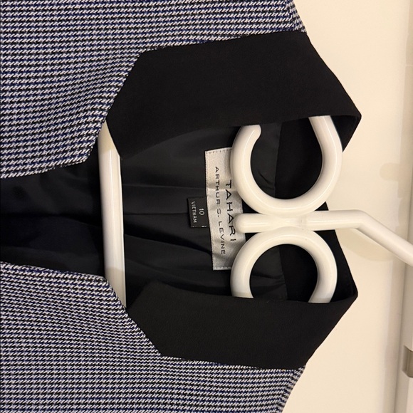 Women's Tahari Blue and White Houndstooth Jacket - Picture 6 of 10
